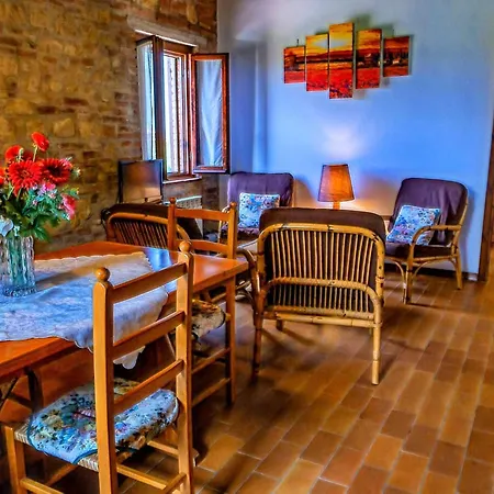 아파트 In Tuscany With Pool And Scenic Views